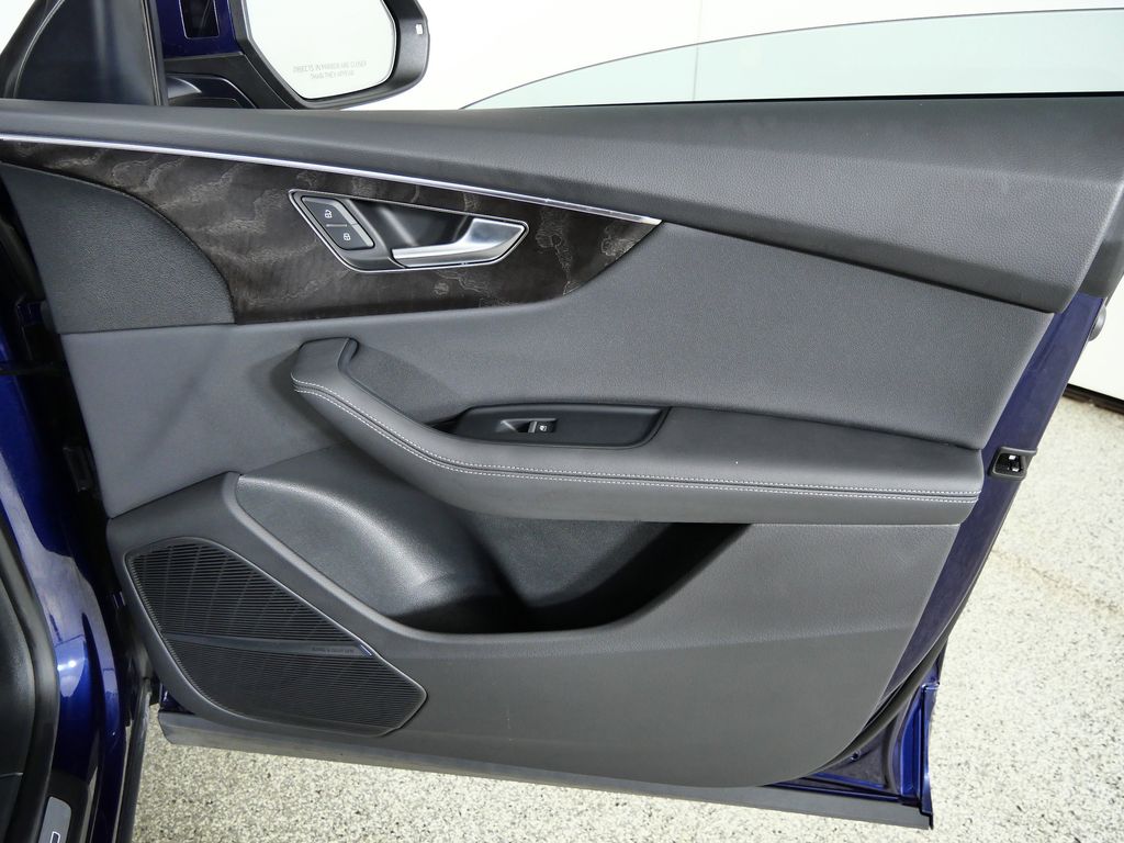 Thumbnail: 2023 Audi Q8 - 20