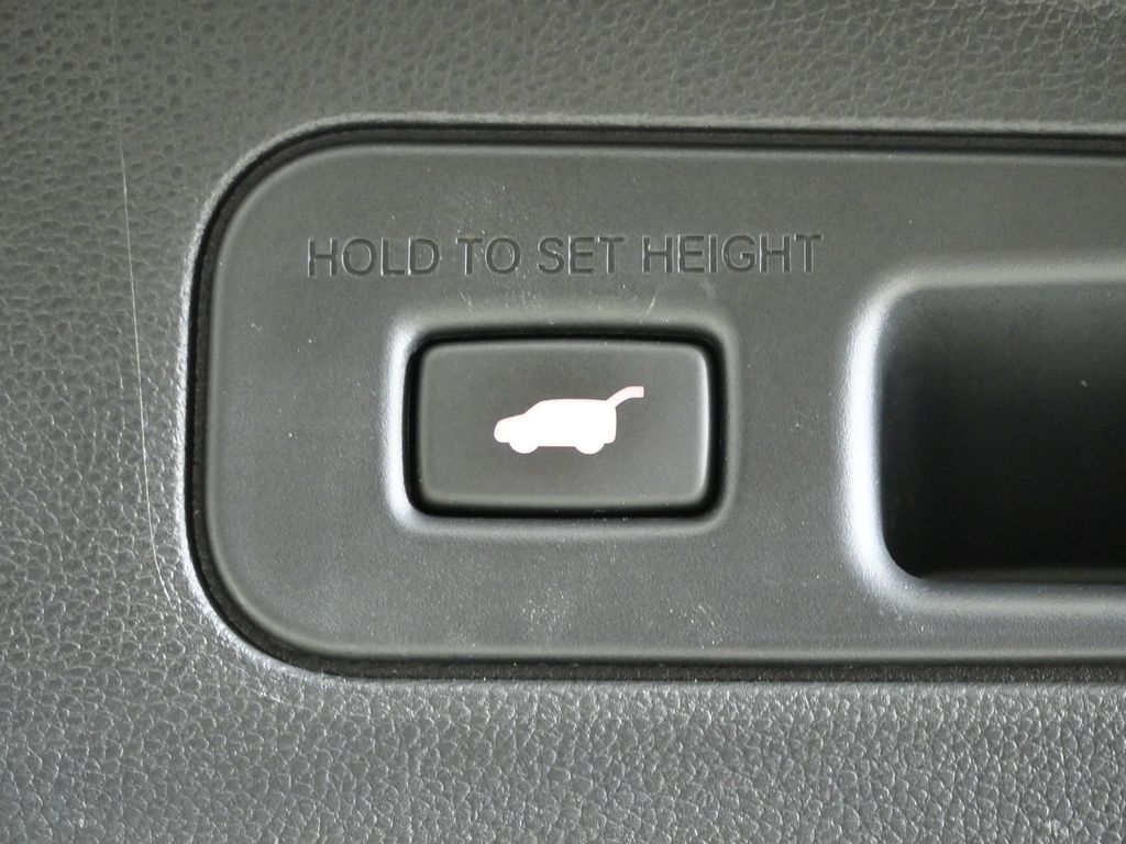 Thumbnail: 2023 Acura MDX - 28