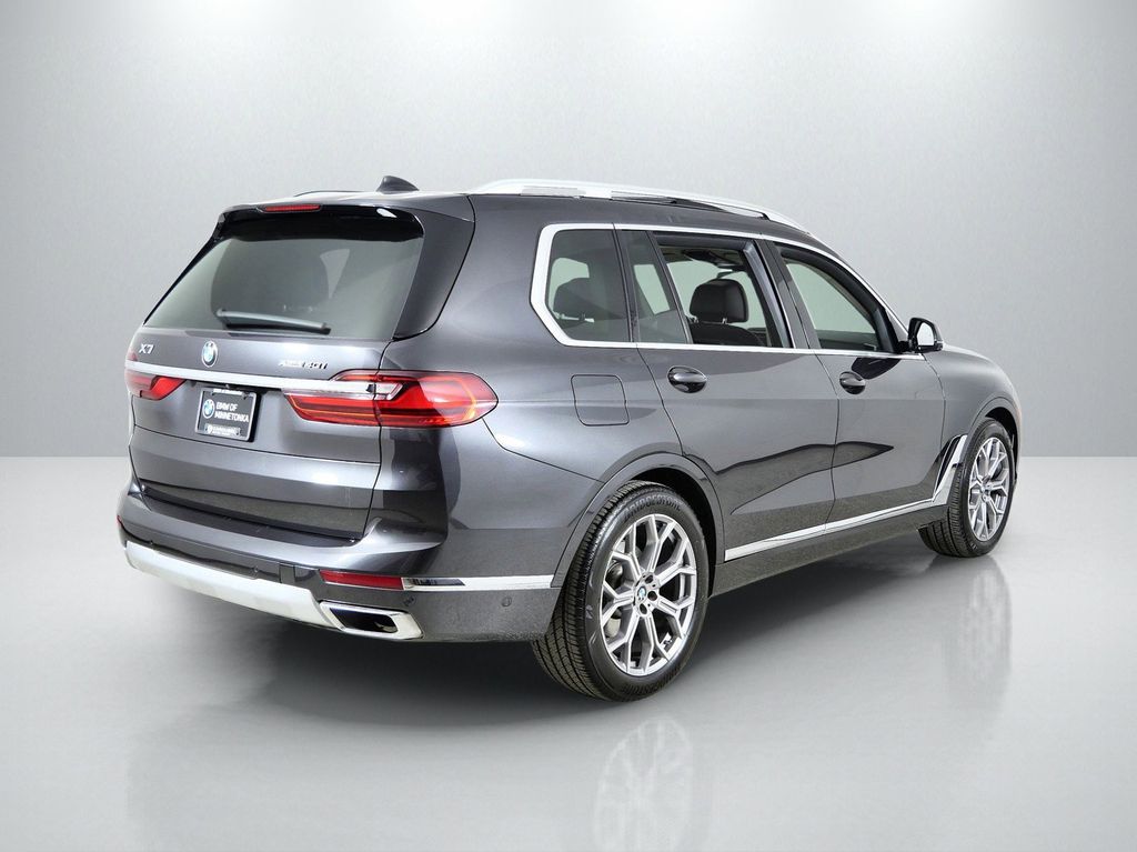 Thumbnail: 2021 BMW X7 - 10