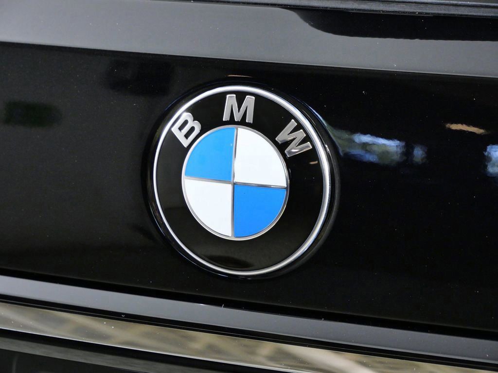 Thumbnail: 2026 BMW X7 - 12