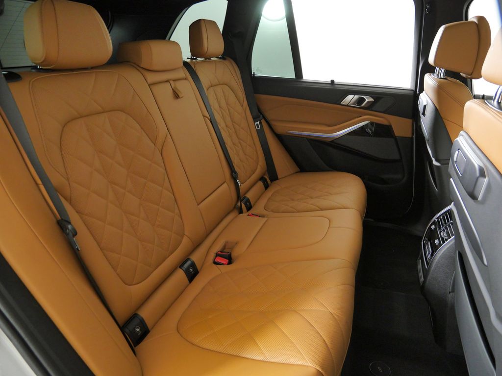 Thumbnail: 2025 BMW X5 - 32