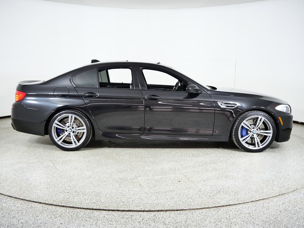 Thumbnail: 2013 BMW M5 - 9
