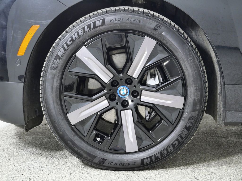 Thumbnail: 2023 BMW iX - 21