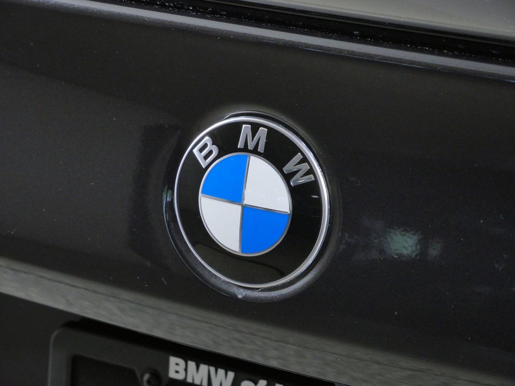 Thumbnail: 2026 BMW 5 Series - 13
