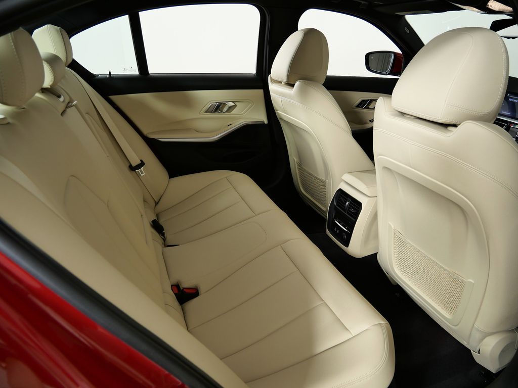 Thumbnail: 2019 BMW 3 Series - 26