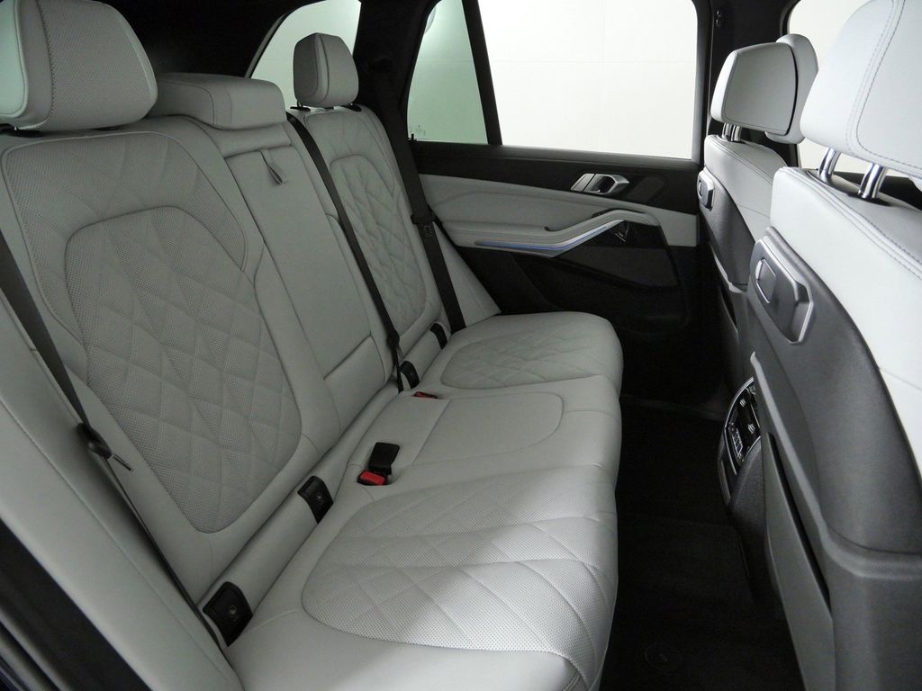 Thumbnail: 2026 BMW X5 - 27