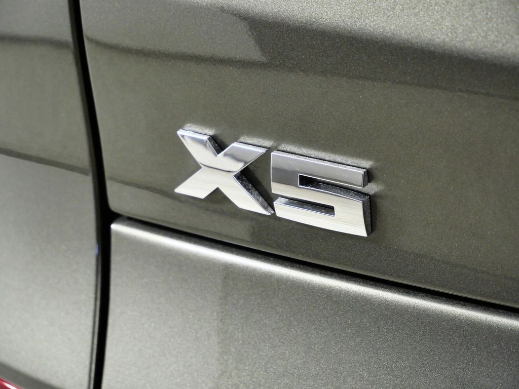 Thumbnail: 2026 BMW X5 - 13