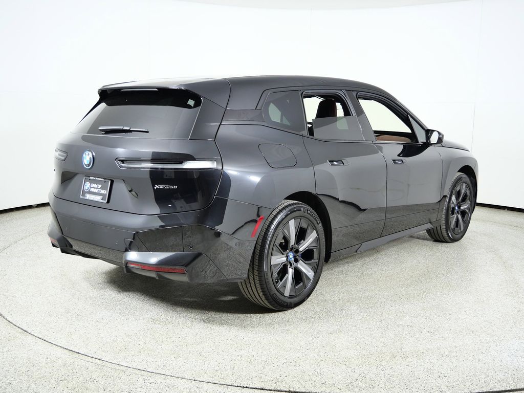 Thumbnail: 2023 BMW iX - 11