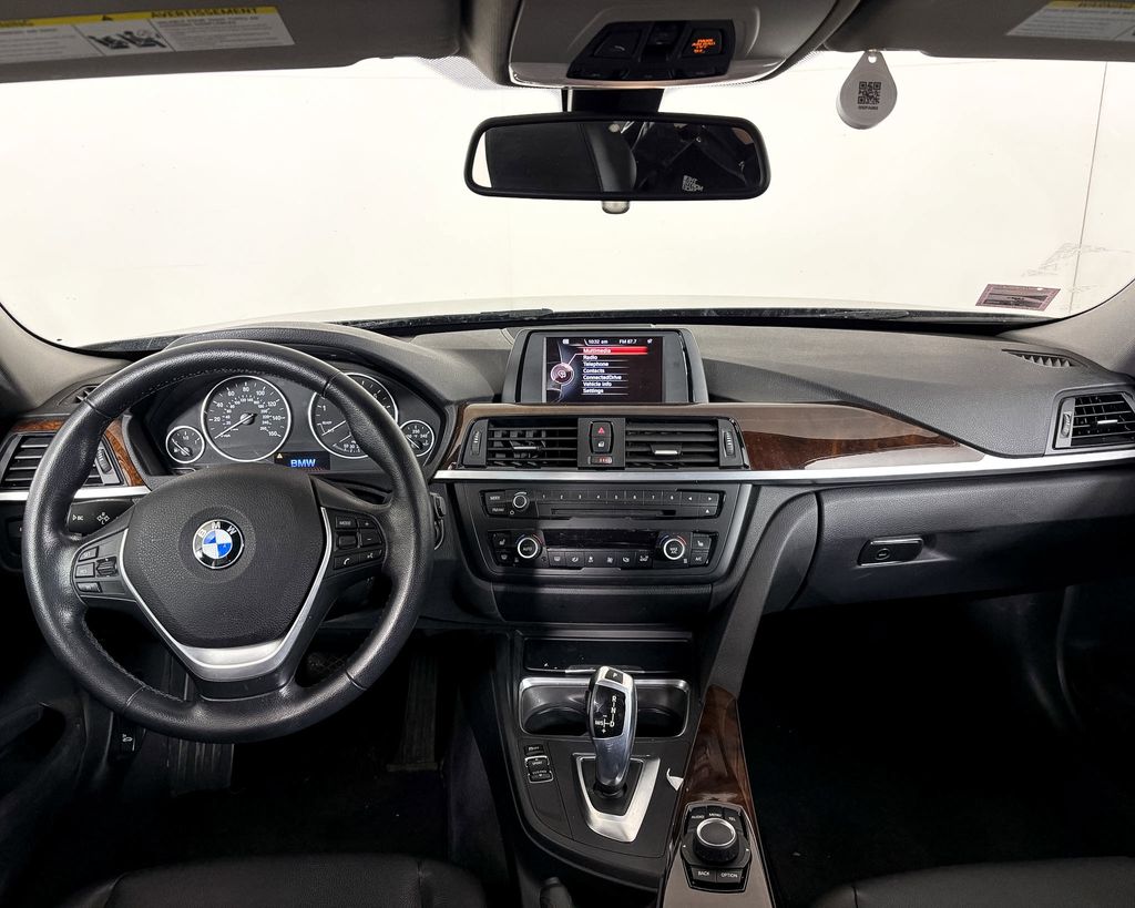 Thumbnail: 2015 BMW 3 Series - 9