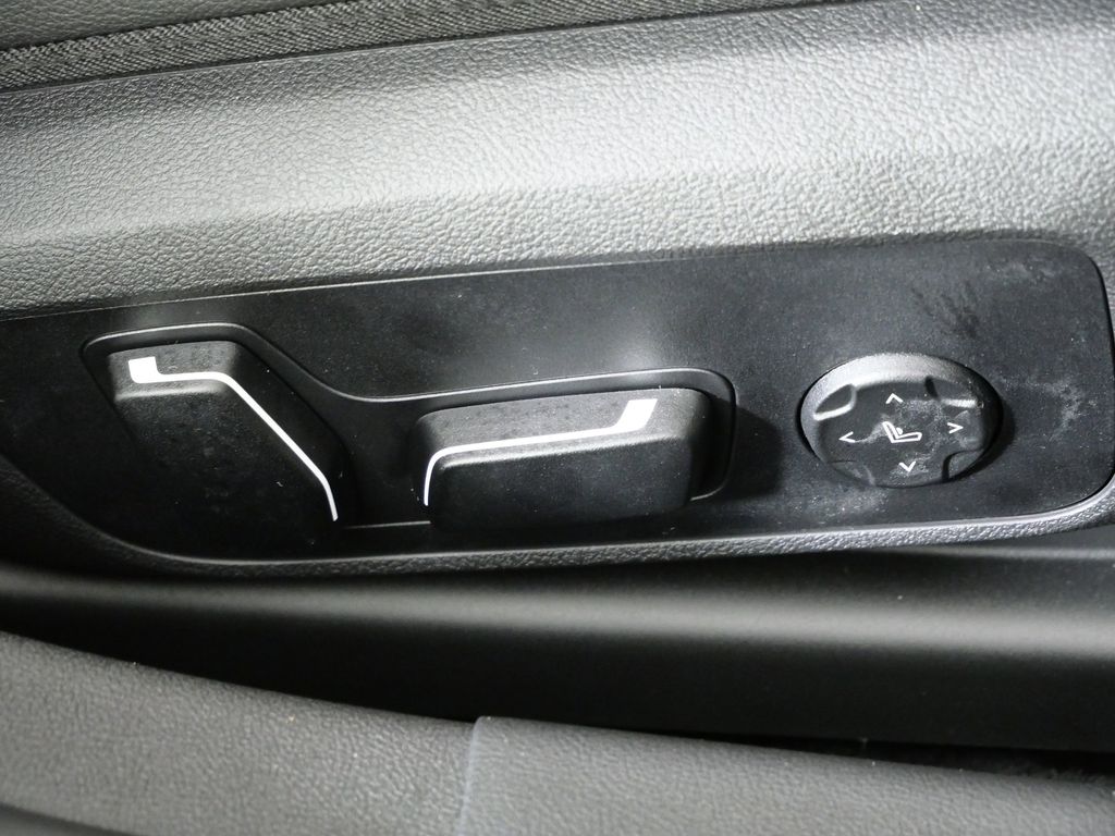 Thumbnail: 2026 BMW i4 - 22