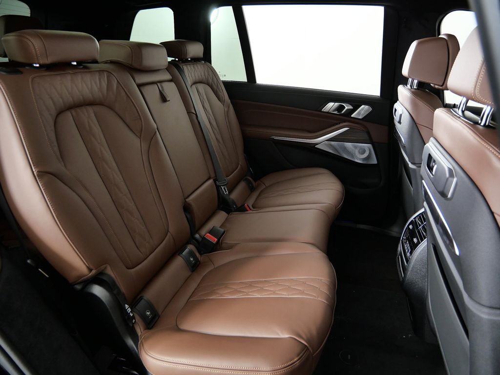 Thumbnail: 2026 BMW X7 - 27