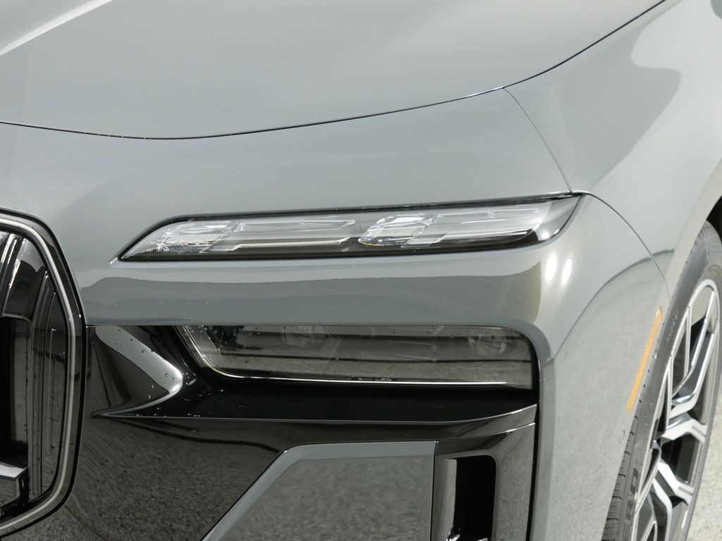 Thumbnail: 2025 BMW 7 Series - 16