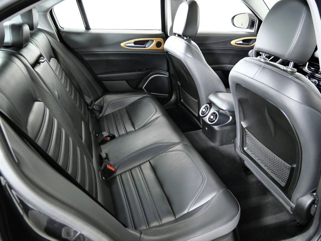 Thumbnail: 2017 Alfa Romeo Giulia - 26