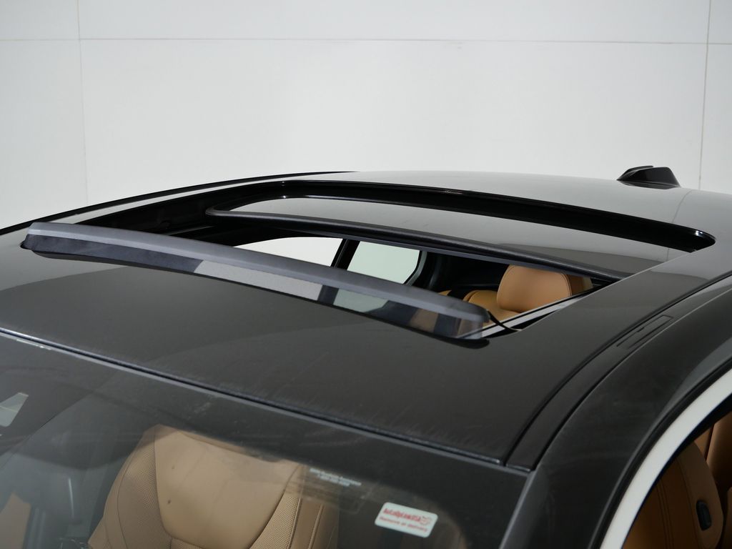 Thumbnail: 2026 BMW 3 Series - 18