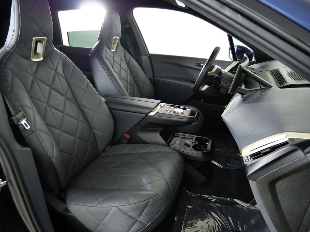 Thumbnail: 2023 BMW iX - 23