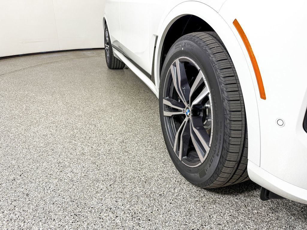 Thumbnail: 2026 BMW X7 - 11