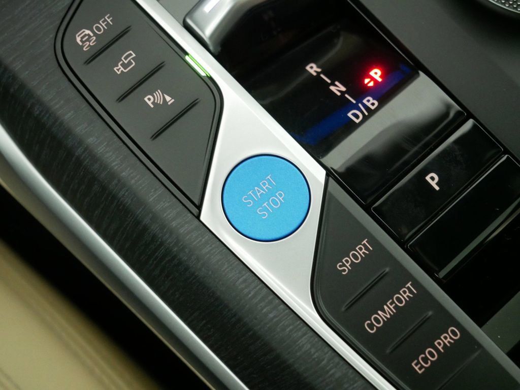 Thumbnail: 2025 BMW i4 - 50