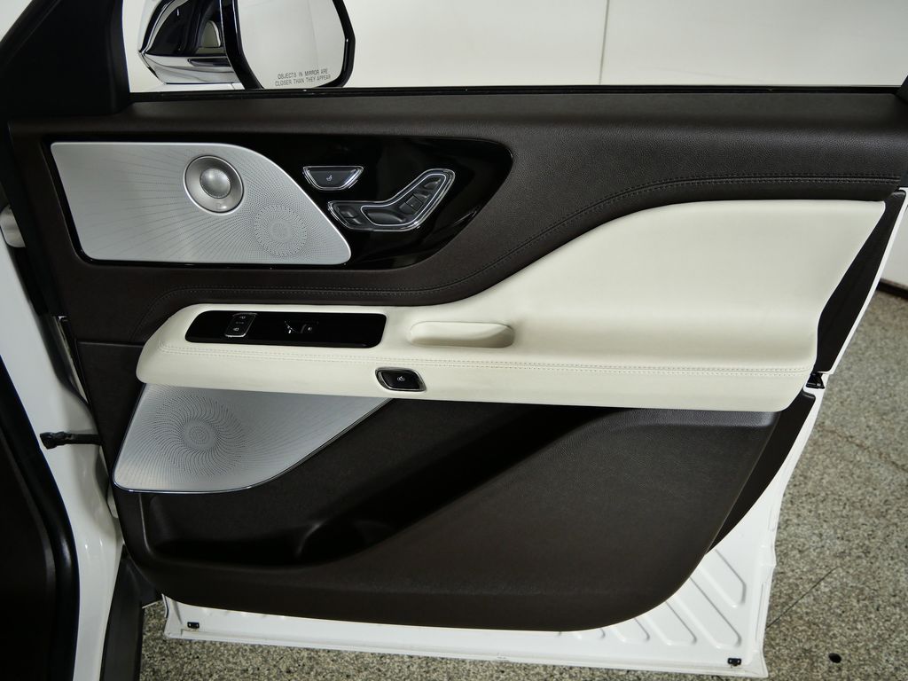 Thumbnail: 2020 Lincoln Aviator - 20