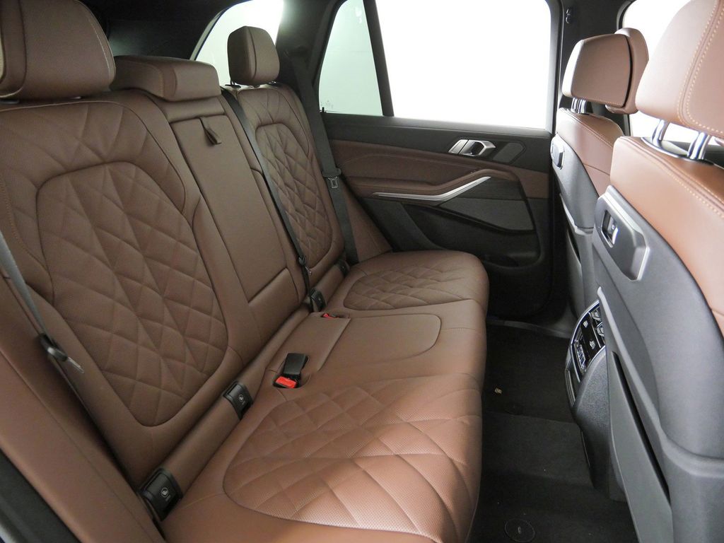 Thumbnail: 2026 BMW X5 - 27