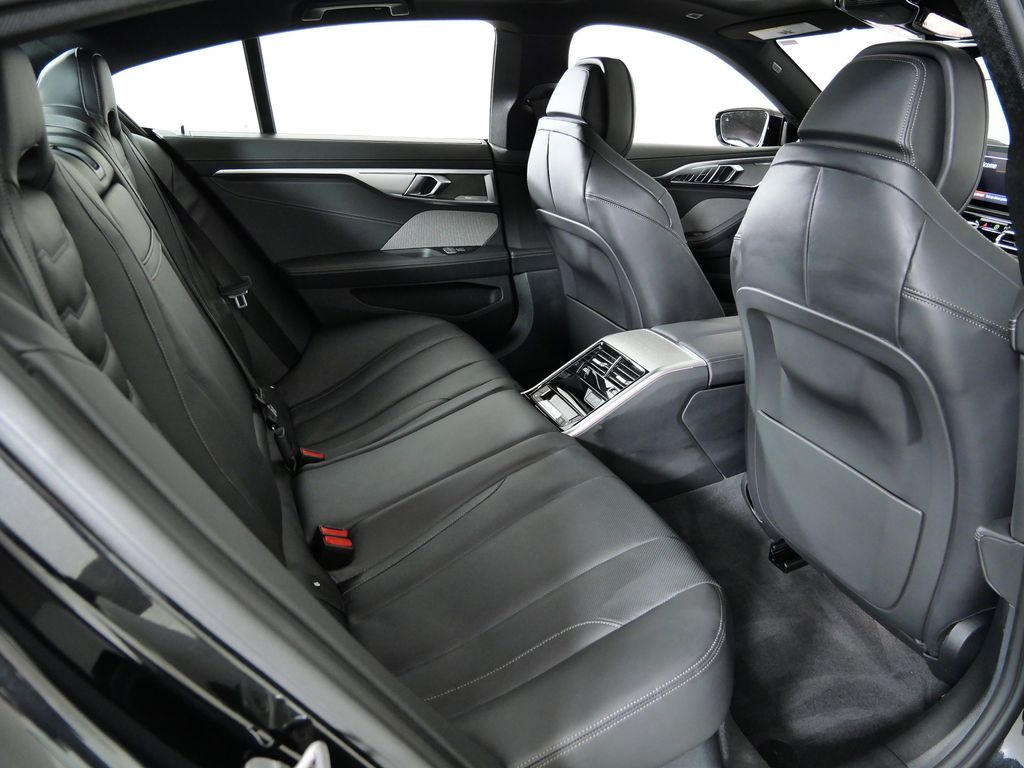 Thumbnail: 2026 BMW 8 Series - 26