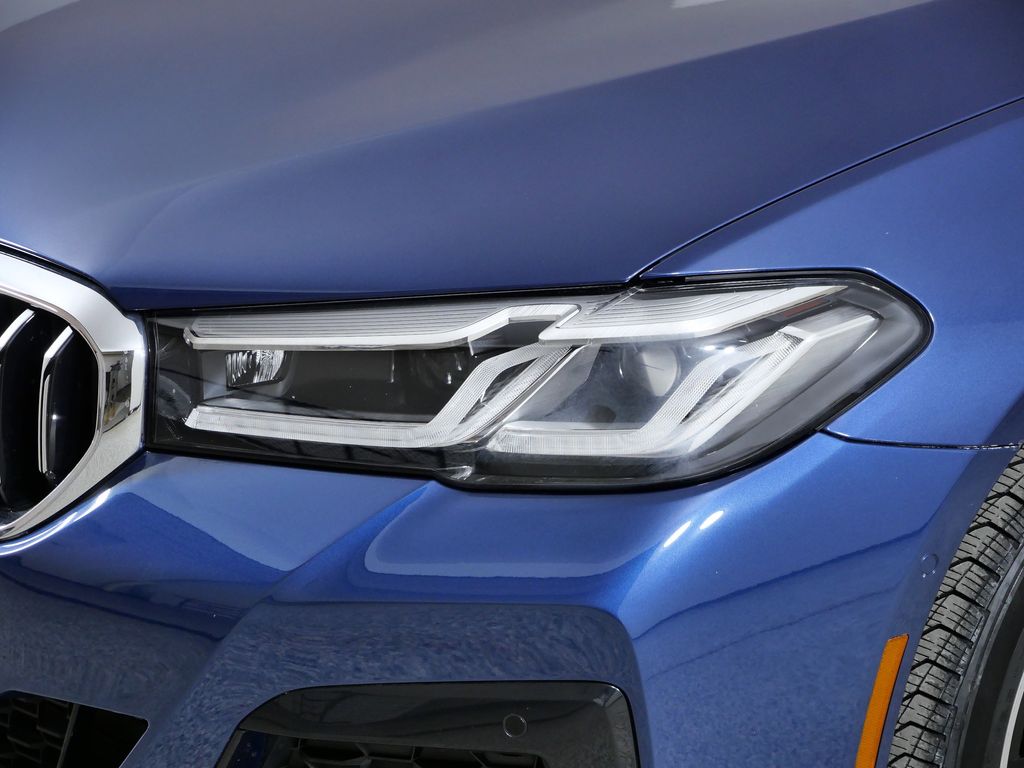 Thumbnail: 2023 BMW 5 Series - 4