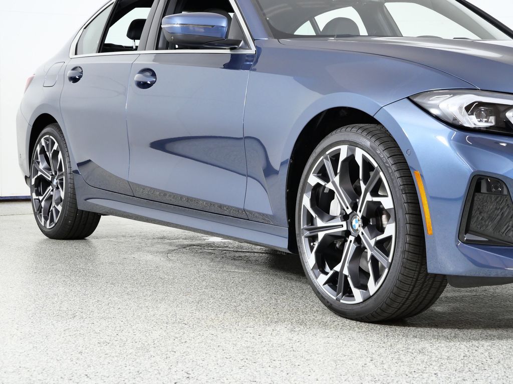 Thumbnail: 2026 BMW 3 Series - 6