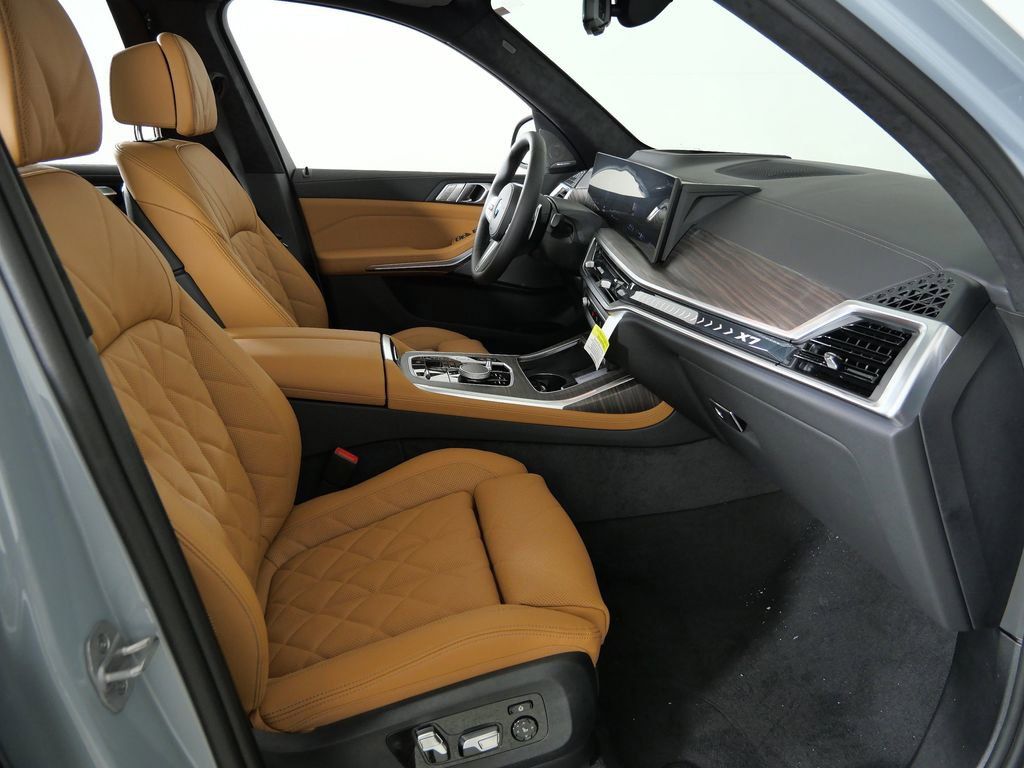 Thumbnail: 2026 BMW X7 - 22