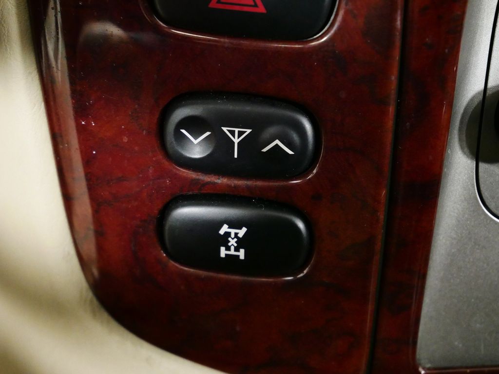 Thumbnail: 2004 Toyota Land Cruiser - 42