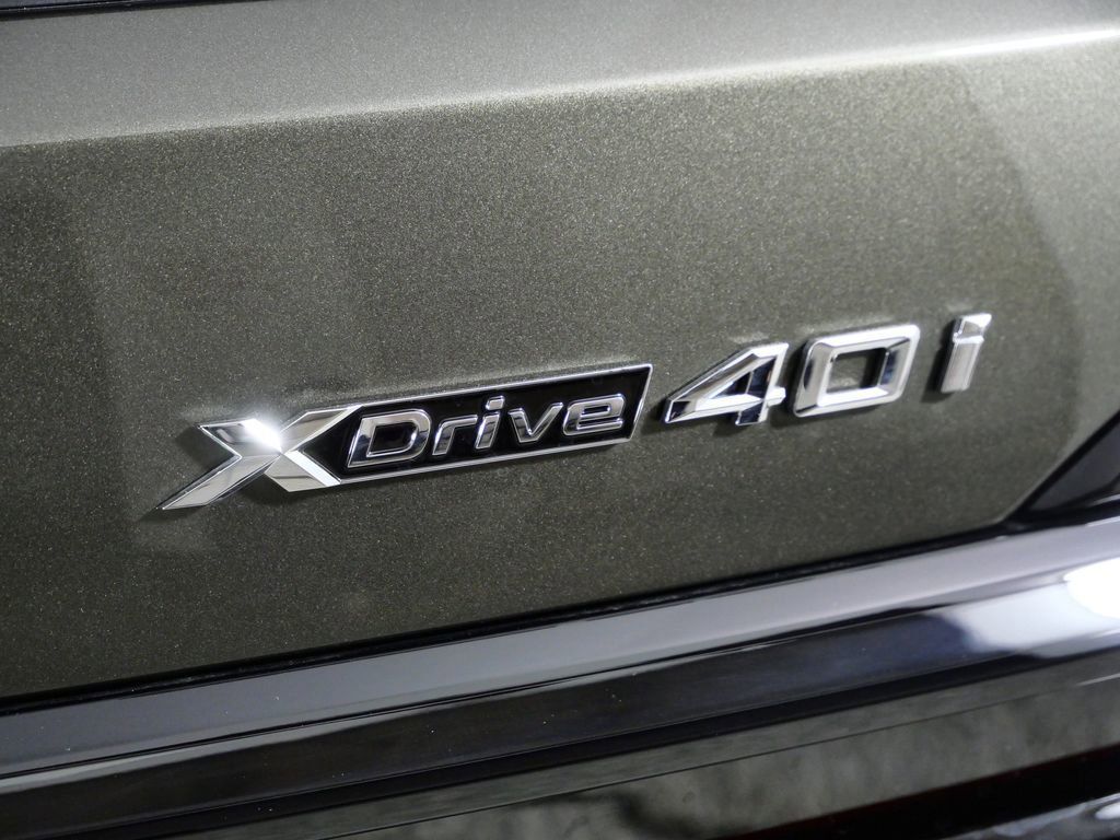 Thumbnail: 2026 BMW X7 - 14