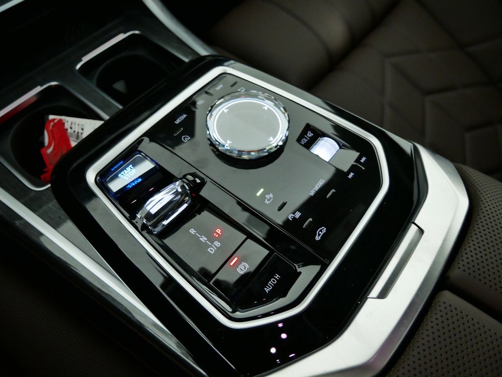 Thumbnail: 2024 BMW i7 - 47