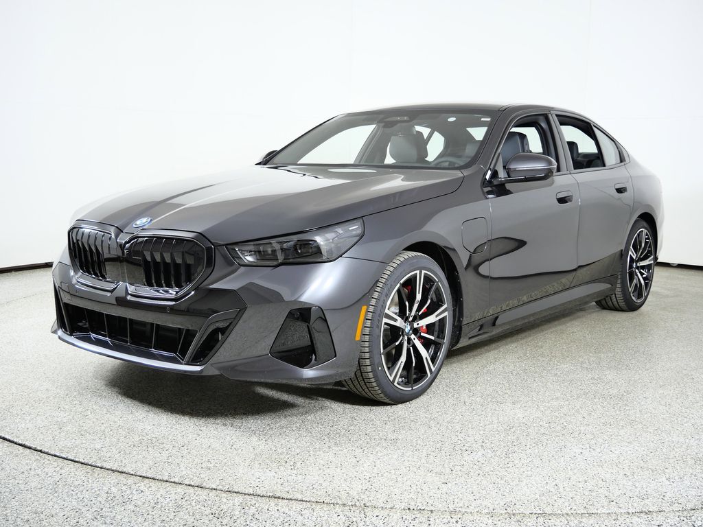 Thumbnail: 2026 BMW 5 Series - 1