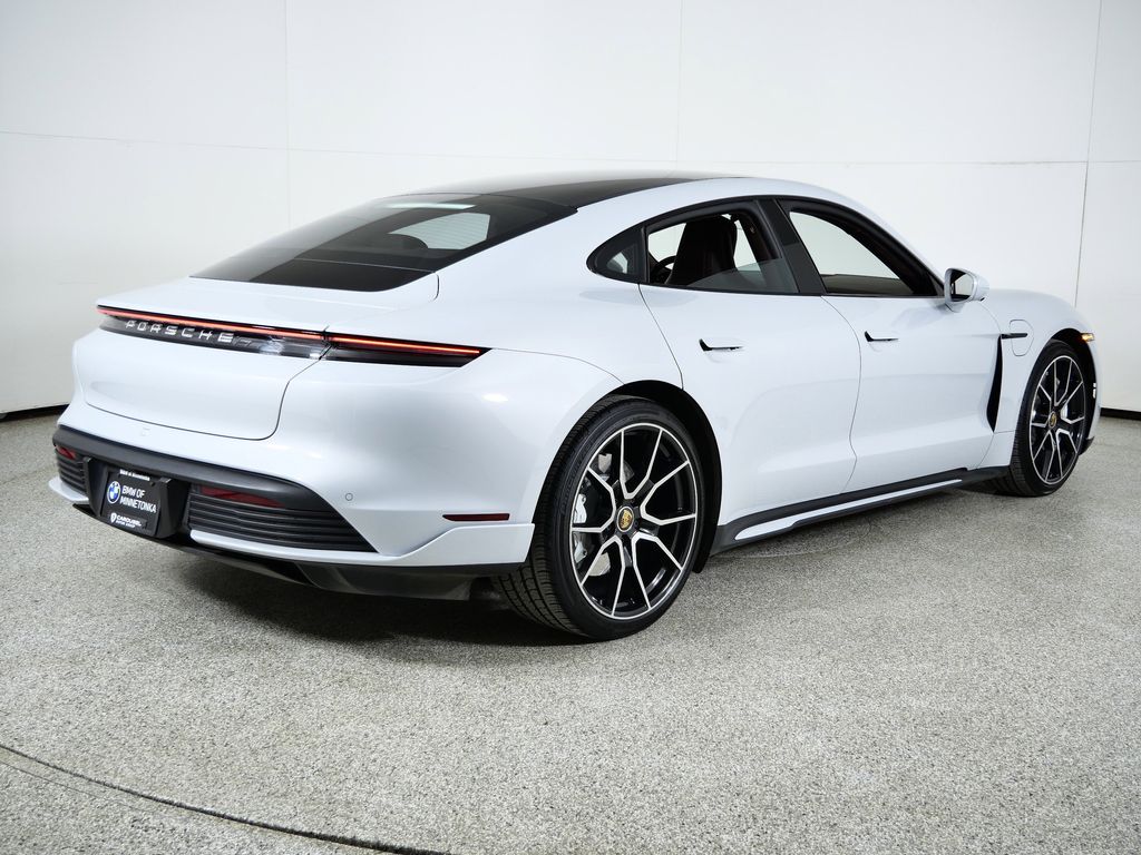 Thumbnail: 2024 Porsche Taycan - 10