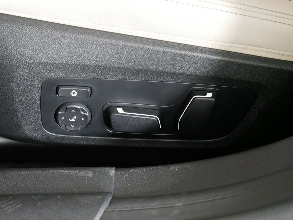 Thumbnail: 2025 BMW i4 - 42