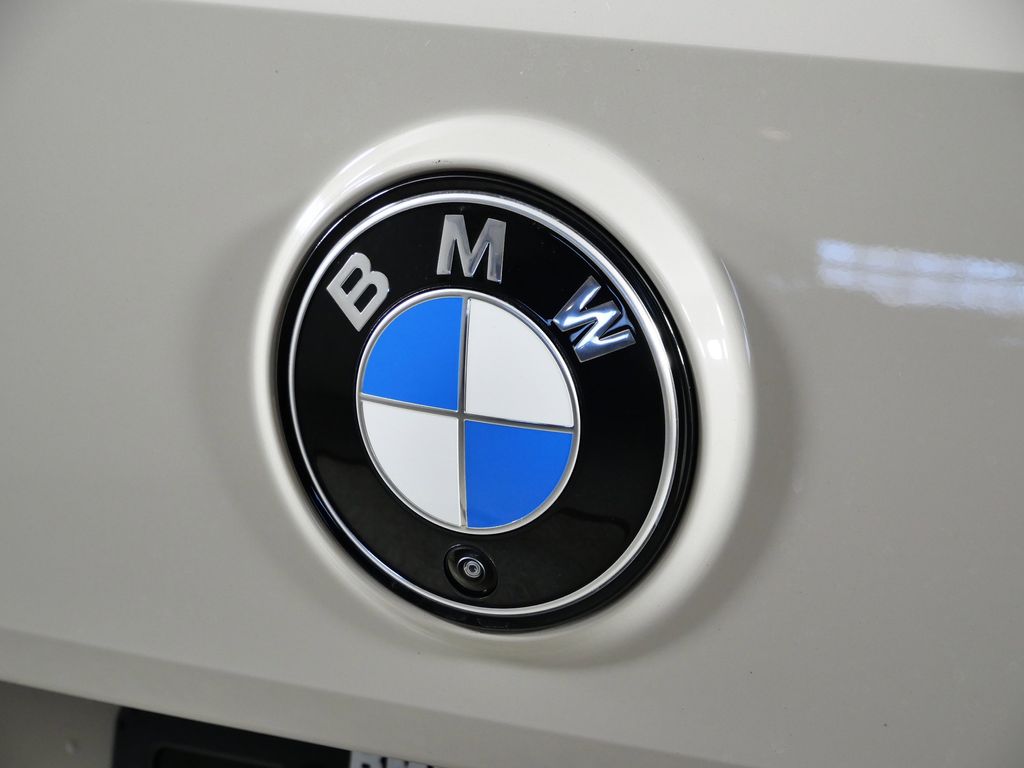 Thumbnail: 2026 BMW iX - 11