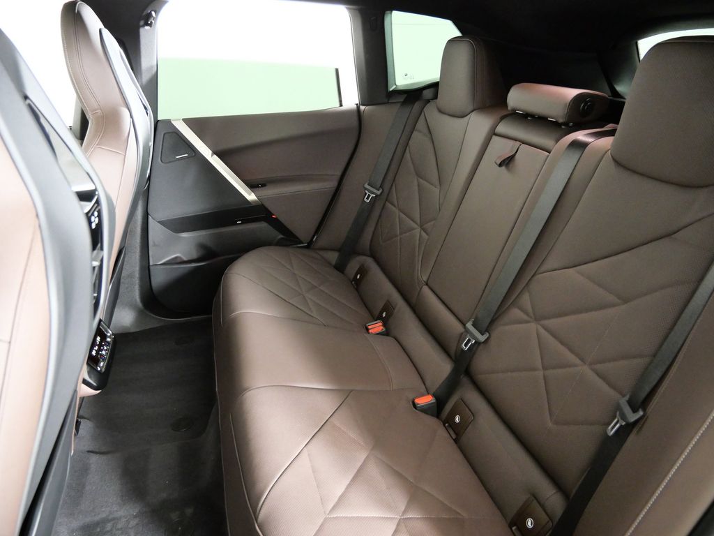 Thumbnail: 2023 BMW iX - 36