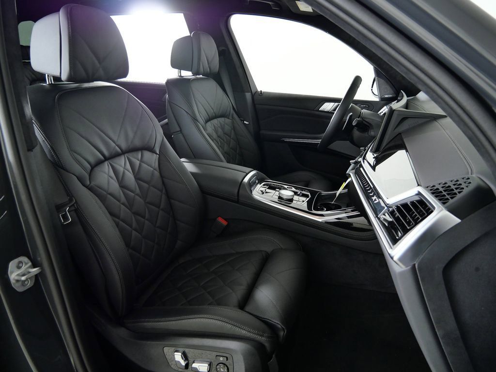 Thumbnail: 2026 BMW X7 - 23