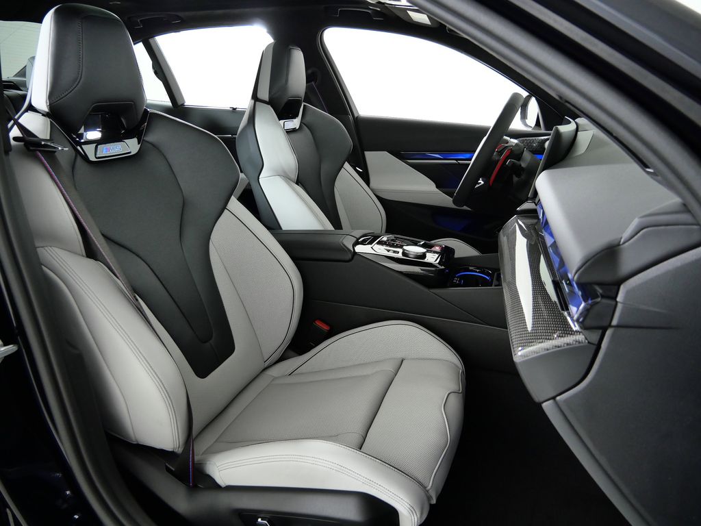 Thumbnail: 2026 BMW M5 - 21