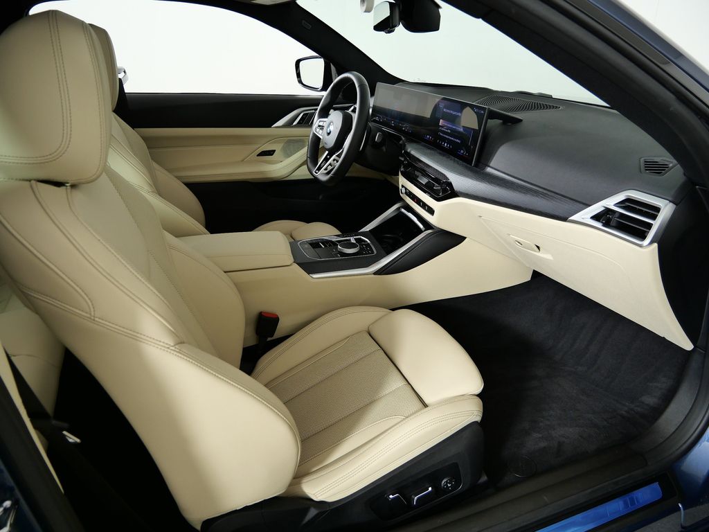 Thumbnail: 2025 BMW 4 Series - 24