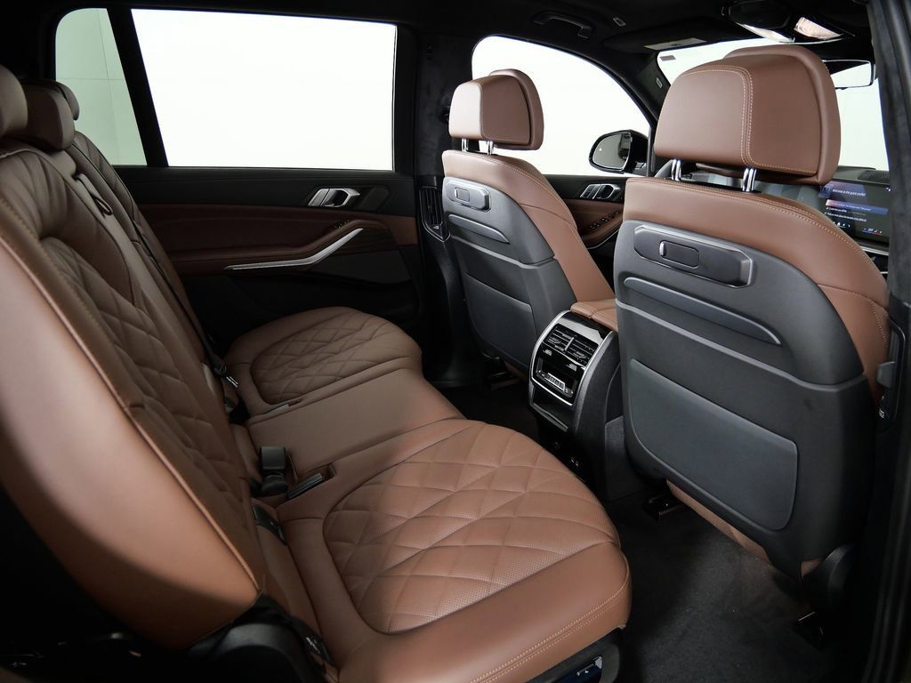 Thumbnail: 2026 BMW X7 - 28