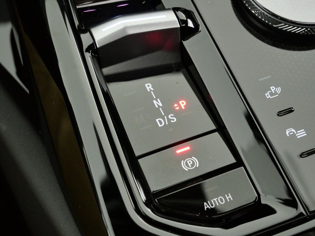 Thumbnail: 2026 BMW 5 Series - 45