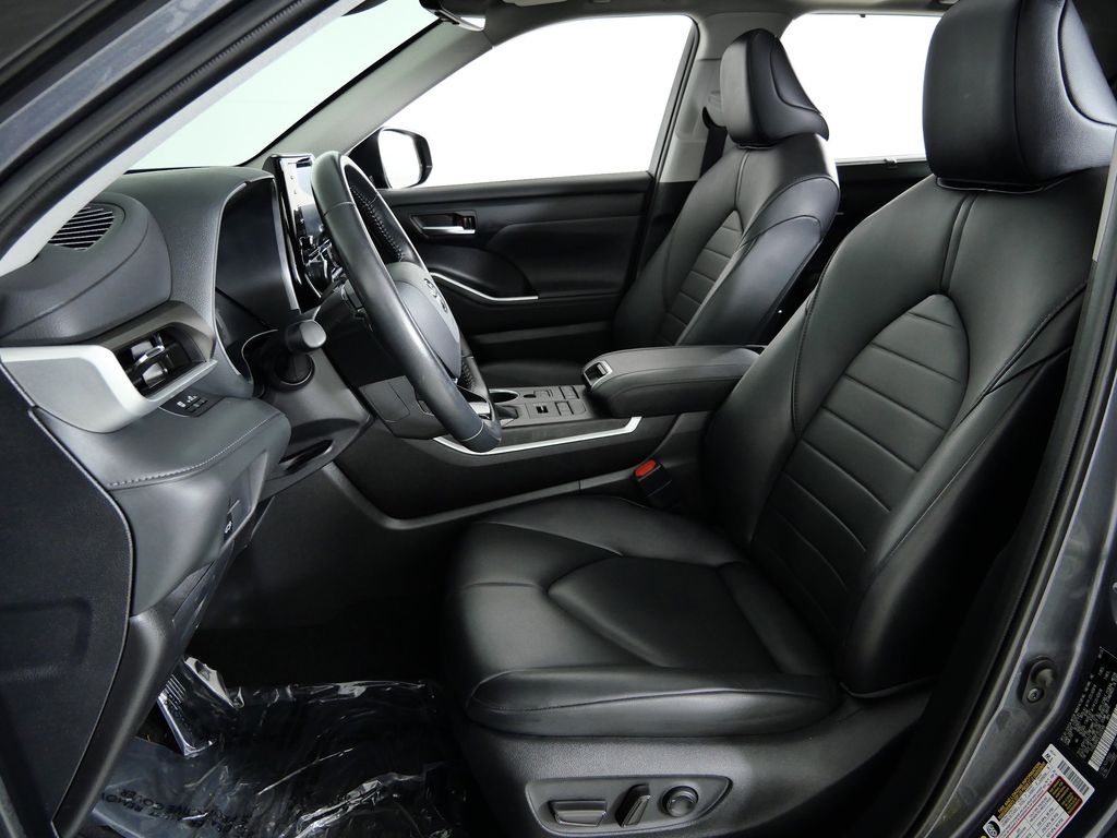 Thumbnail: 2020 Toyota Highlander - 34