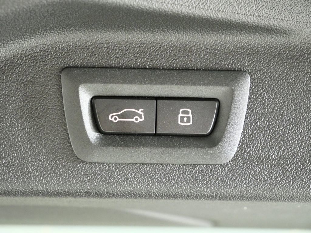 Thumbnail: 2026 BMW X7 - 34