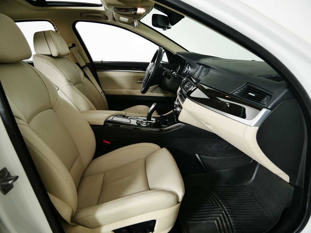 Thumbnail: 2013 BMW 5 Series - 21