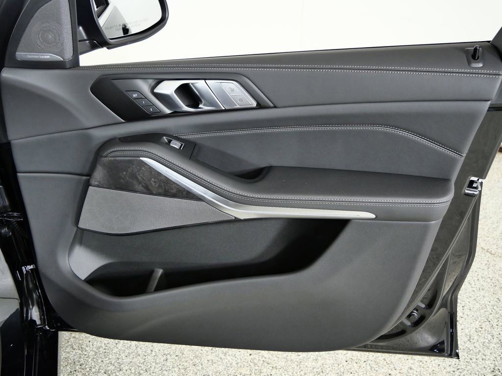 Thumbnail: 2026 BMW X7 - 20