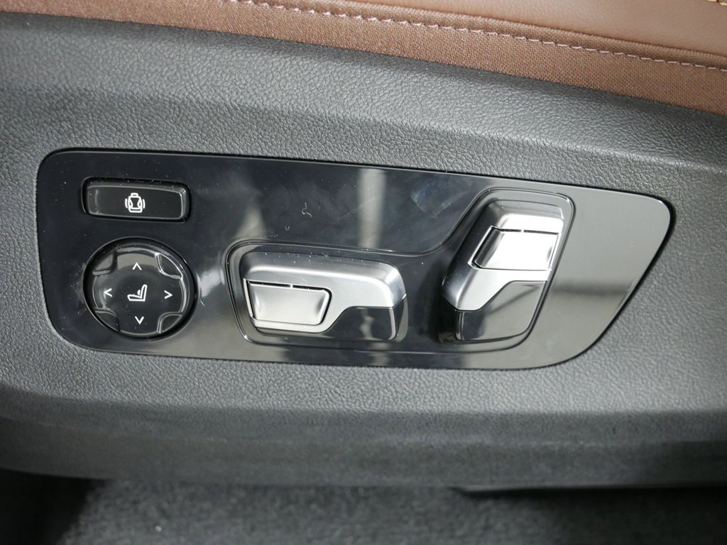 2025 BMW X7 xDrive40i 37