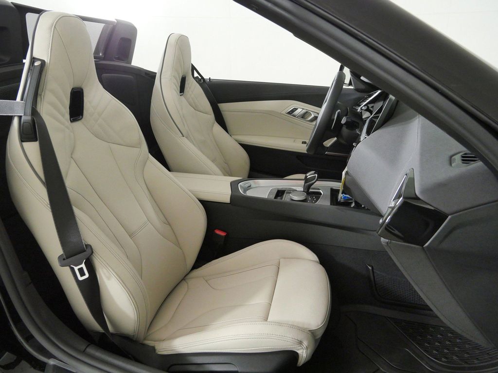 Thumbnail: 2026 BMW Z4 - 21