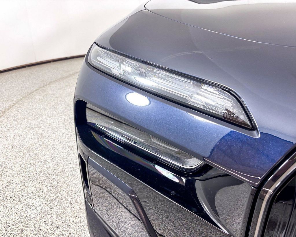 Thumbnail: 2025 BMW 7 Series - 7