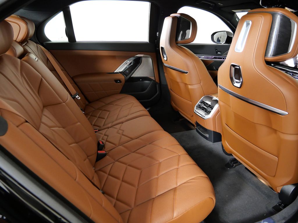 Thumbnail: 2026 BMW 7 Series - 26