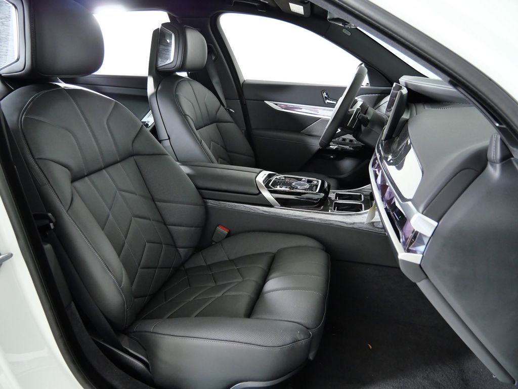 Thumbnail: 2025 BMW 7 Series - 22