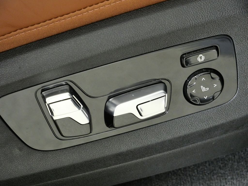 Thumbnail: 2025 BMW X7 - 23